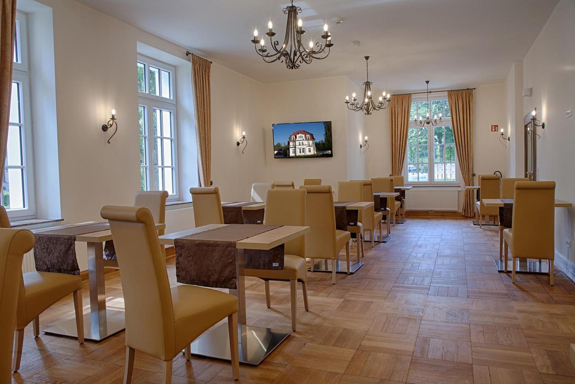 Hotel Dirks Am Schloss Bad Pyrmont Exterior foto